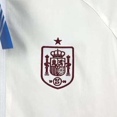 2026 España: chaquetas cortavientos, camisetas de fútbol baratas para el Mundial, venta al por mayor en Yupoo