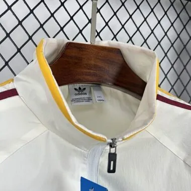 2026 España: chaquetas cortavientos, camisetas de fútbol baratas para el Mundial, venta al por mayor en Yupoo