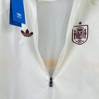 2026 España: chaquetas cortavientos, camisetas de fútbol baratas para el Mundial, venta al por mayor en Yupoo