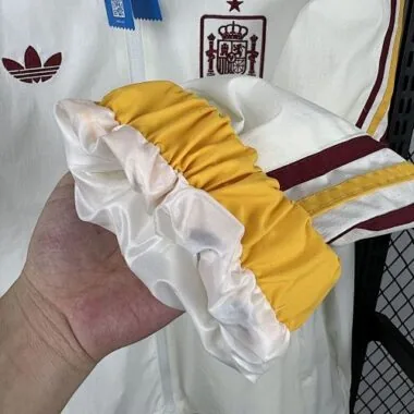 2026 España: chaquetas cortavientos, camisetas de fútbol baratas para el Mundial, venta al por mayor en Yupoo