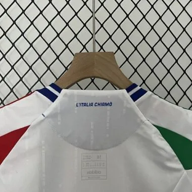 Equipamentos infantis da Itália para jogos fora de casa de 2024