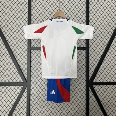 Equipamentos infantis da Itália para jogos fora de casa de 2024