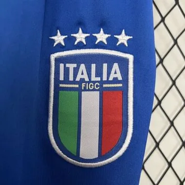 Equipamentos infantis da Itália para jogos fora de casa de 2024