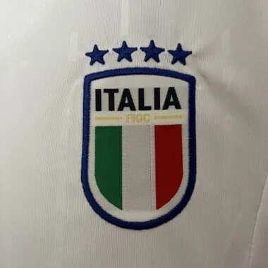 Equipamentos infantis da Itália para jogos fora de casa de 2024