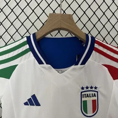 Equipamentos infantis da Itália para jogos fora de casa de 2024