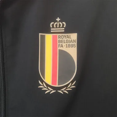 Trench belga 2022 reversibile nero-rosso