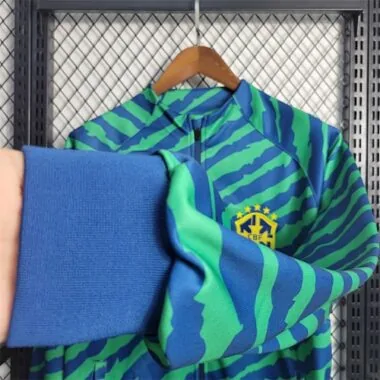 Casaco de treino verde relva da seleção brasileira de 2023