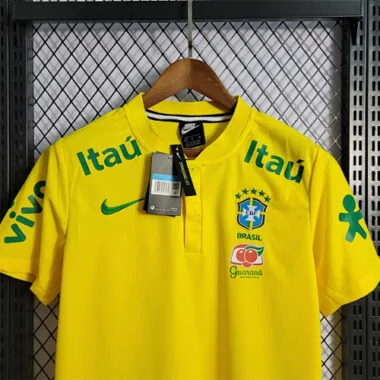21-22 Brazilië: geel voor de wedstrijd