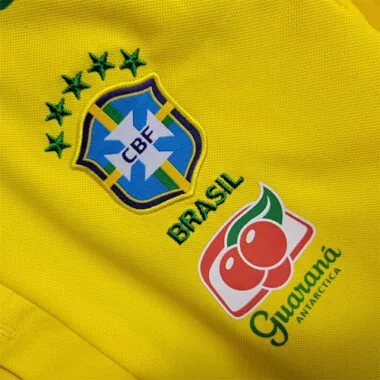 21-22 Brazilië: geel voor de wedstrijd