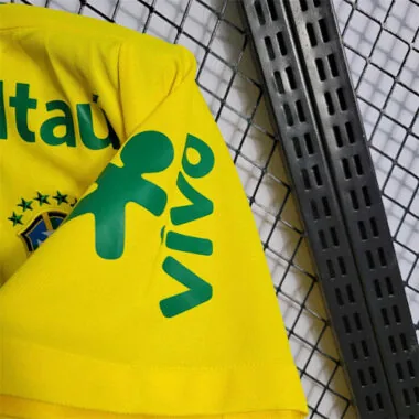 21-22 Brazilië: geel voor de wedstrijd