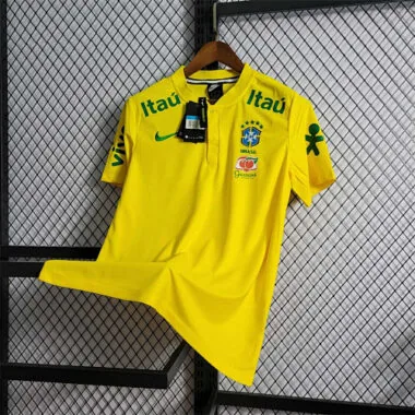 21-22 Brazilië: geel voor de wedstrijd