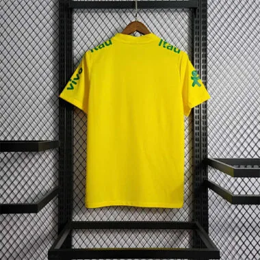 21-22 Brazilië: geel voor de wedstrijd