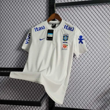 21-22 Brazilië: Witte wedstrijdtenue