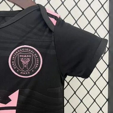 Equipación «Baby» de visitante del Inter Miami para las jornadas 24 y 25