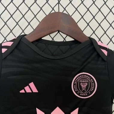 Equipación «Baby» de visitante del Inter Miami para las jornadas 24 y 25
