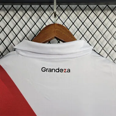 22-23 River Plate home