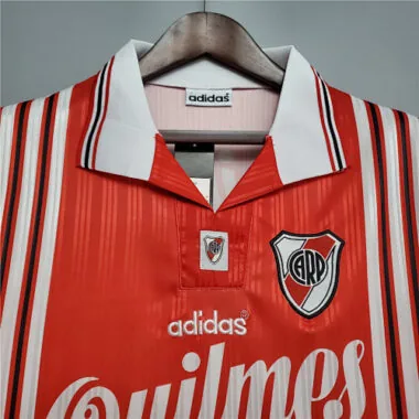 Maillot extérieur rouge du River Plate 95-96
