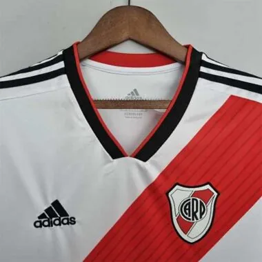 18-19 : River Plate à domicile