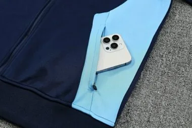 25-26 Equipaciones de entrenamiento del Manchester City, chándales, chaquetas y camisetas de fútbol baratas al por mayor en Yupoo