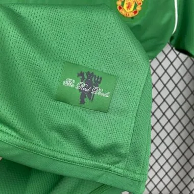07-08 Manchester United Retro Green Goalkeeper Kit Cheap Football Jersey Wholesale Yupoo