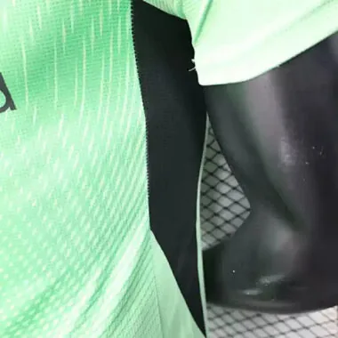 25-26 Players Liverpool Green Goalkeeper Kit Cheap Football Jersey Wholesale Yupoo
