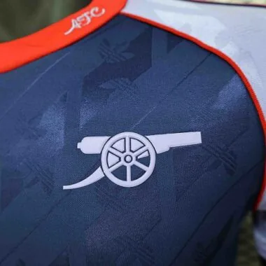 24-25 Maglia dell'Arsenal in versione retrò, taglie S-XXL