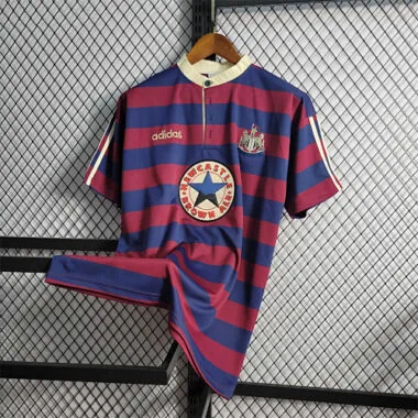 95-96 Newcastle (uit) 3