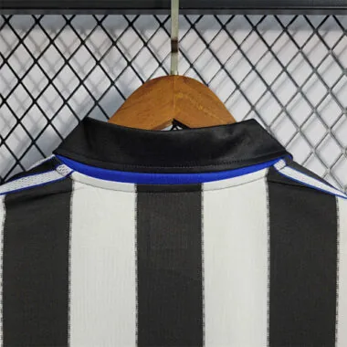 00-01 Newcastle home