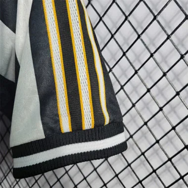 97-99 Newcastle in casa