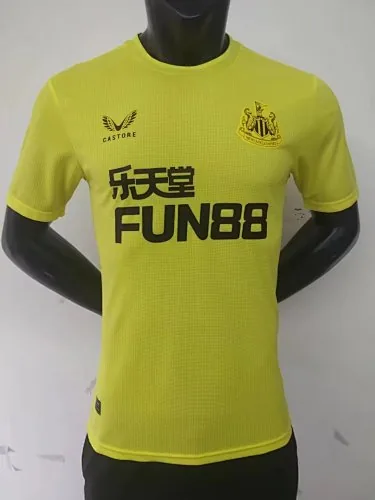 22-23 Portiere del Newcastle, versione con maglia gialla