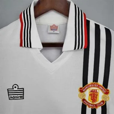 75-80 Manchester United away
