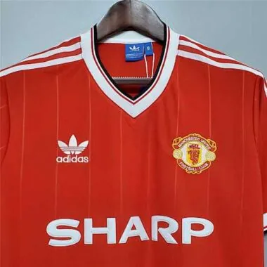 83-84 Manchester United home