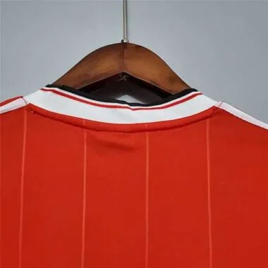 83-84 Manchester United home