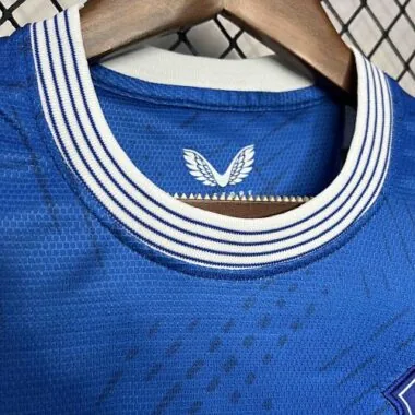 Divisa da calcio dell'Everton per le partite in casa, 24-25