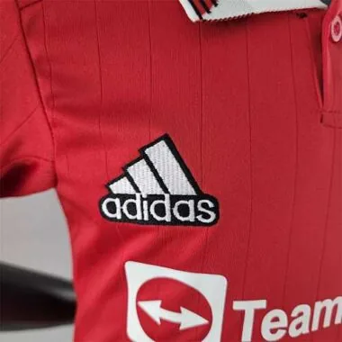 2022/23 Manchester United home kids kit