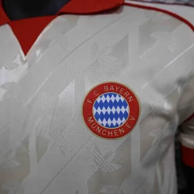 24-25 Player Bayern Retro Version S-XXL