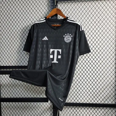 23-24 Bayern black goalkeeper