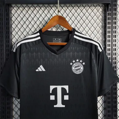 23-24 Bayern black goalkeeper