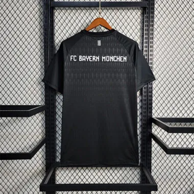 23-24 Bayern black goalkeeper