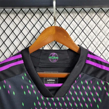23-24 Bayern away