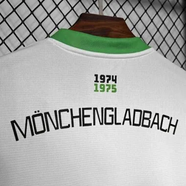 Equipación de fútbol del Borussia Mönchengladbach para partidos en casa, temporadas 24-25