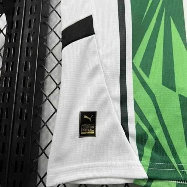 Equipación de fútbol del Borussia Mönchengladbach para partidos en casa, temporadas 24-25