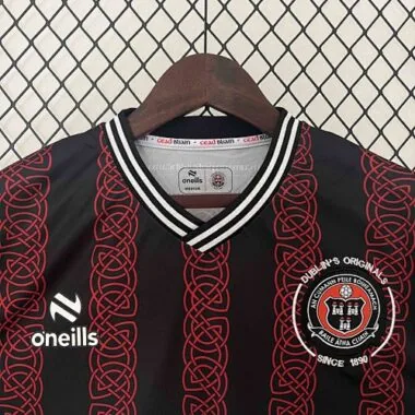 Camisa de jogo em casa do Bohemian F.C. (24-25)