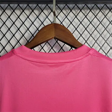 22-23 Women's Wear International Pink Special Edition