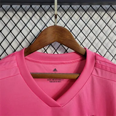 22-23 Women's Wear International Pink Special Edition