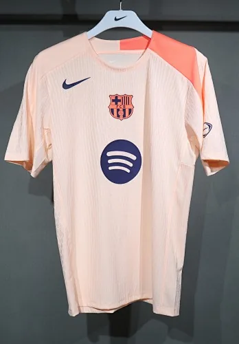 25-26 Player Barcelona Pink Training Kit S-2XL Cheap Football Jersey Wholesale Yupoo