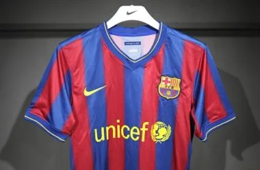 09-10 Retro Player Barcelona Home Kit Cheap Football Jersey Wholesale Yupoo