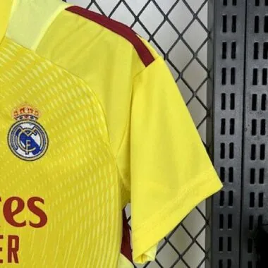 2025/26 Real Madrid jaune gardien kits enfant kits enfant maillot de football photo de l'album 7