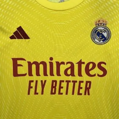 2025/26 Real Madrid jaune gardien kits enfant kits enfant maillot de football photo de l'album 8