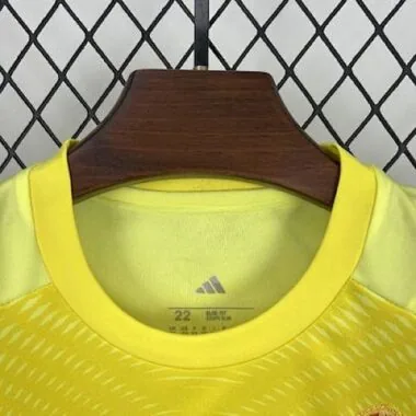 2025/26 Real Madrid jaune gardien kits enfant kits enfant maillot de football photo de l'album 11